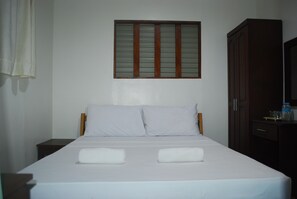 Deluxe Double Room | Bed sheets - 13 Ways Room Rental (Panglao)