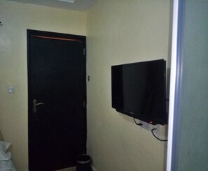 Deluxe Room | Television