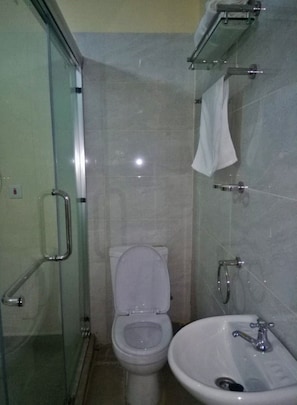 Deluxe Room | Bathroom