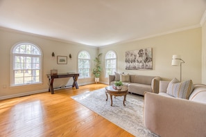 Smart TV, fireplace, offices, printers