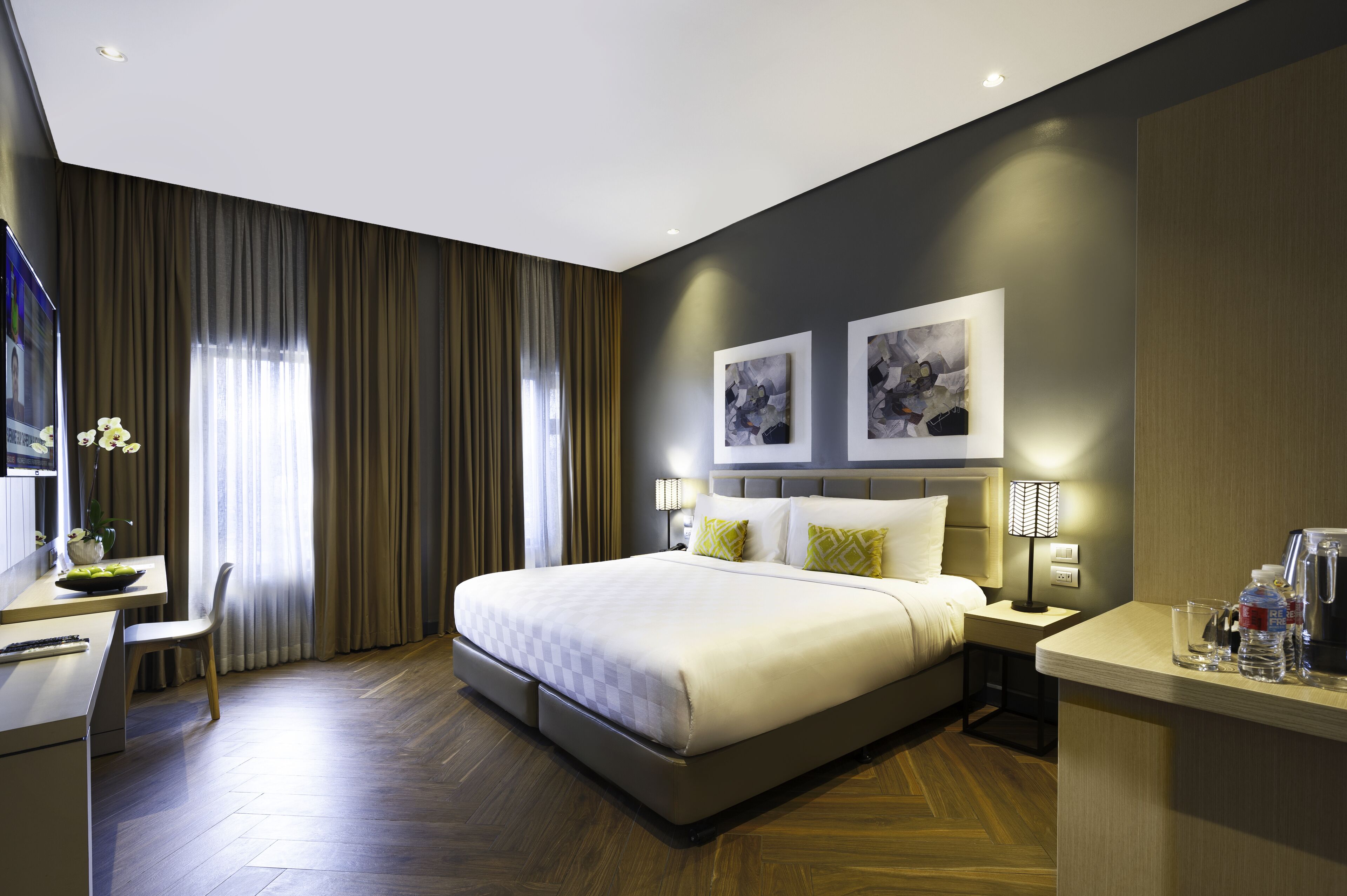 deluxe king room | 1 bedroom, premium bedding, in-room safe, desk