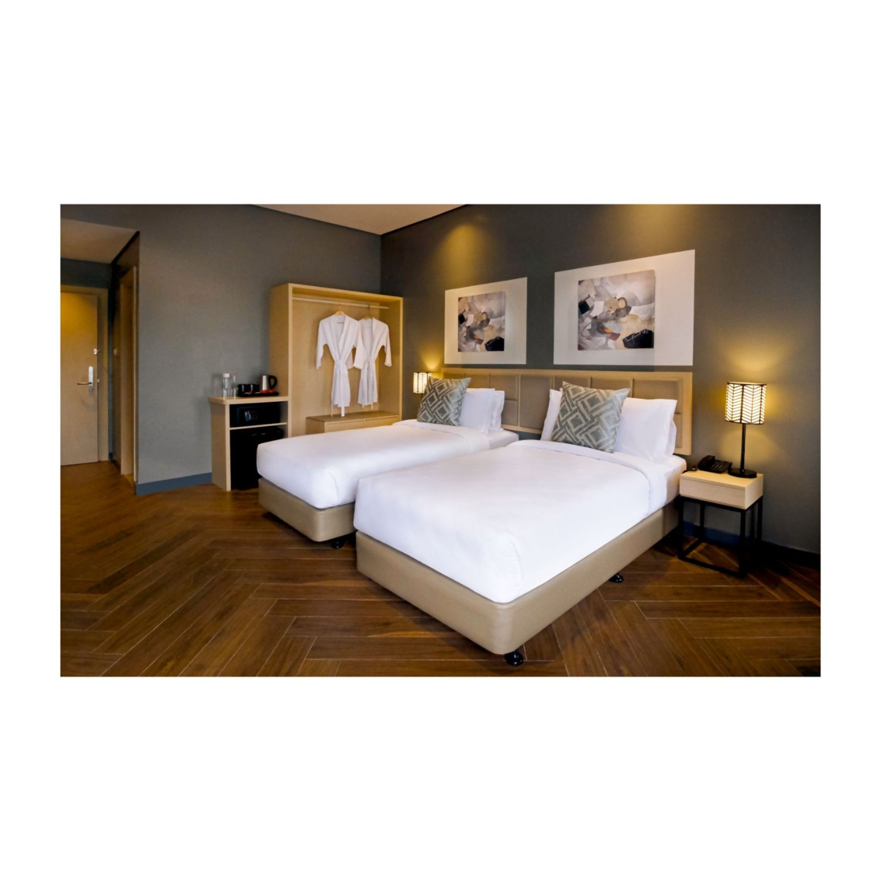 deluxe room | 1 bedroom, premium bedding, in-room safe, desk