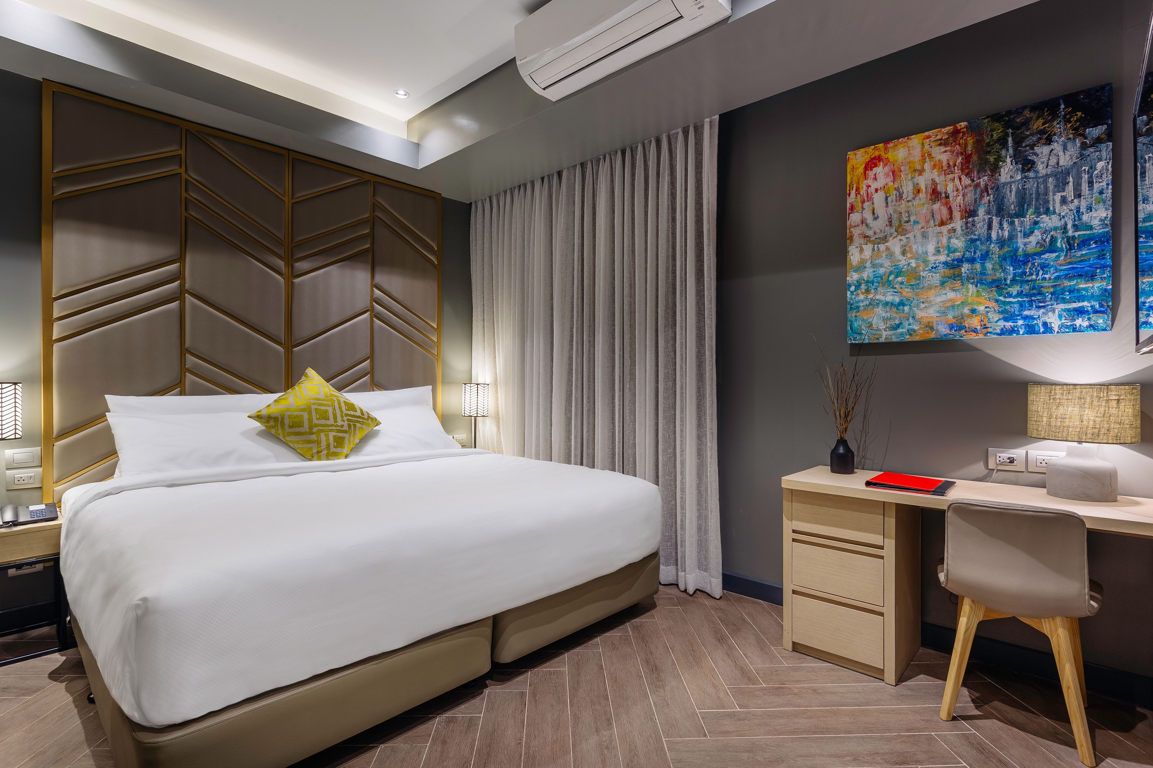 1 bedroom, premium bedding, in-room safe, desk