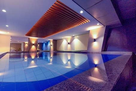 Innenpool. Summit Hotel Greenhills