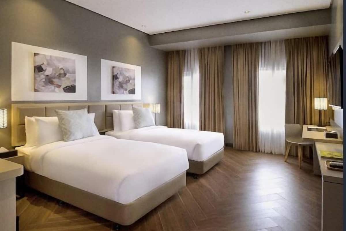 1 bedroom, premium bedding, in-room safe, desk