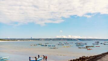 Una spiaggia nelle vicinanze