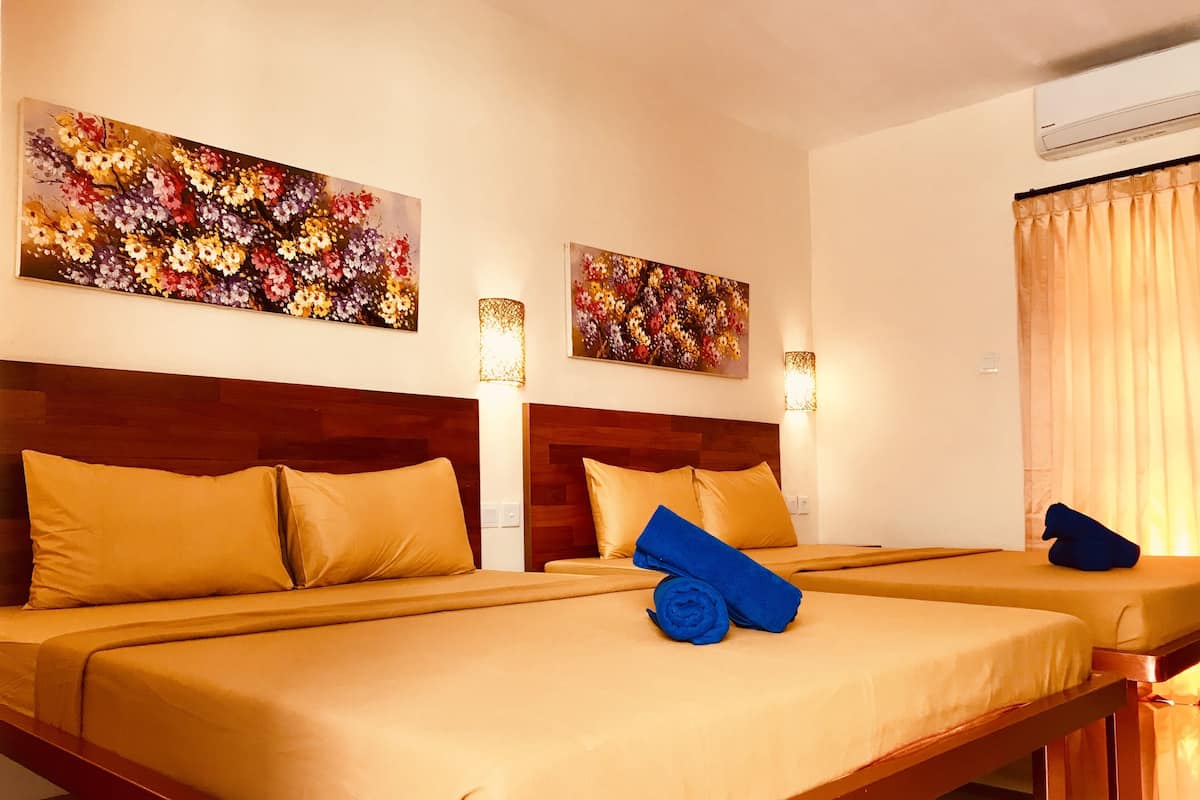 Family Room | Desk, free WiFi, bed sheets