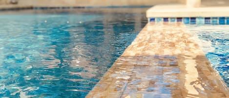 Kolam renang terbuka