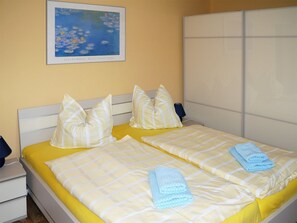 2 chambres, fer et planche à repasser, lit parapluie, Wi-Fi gratuit