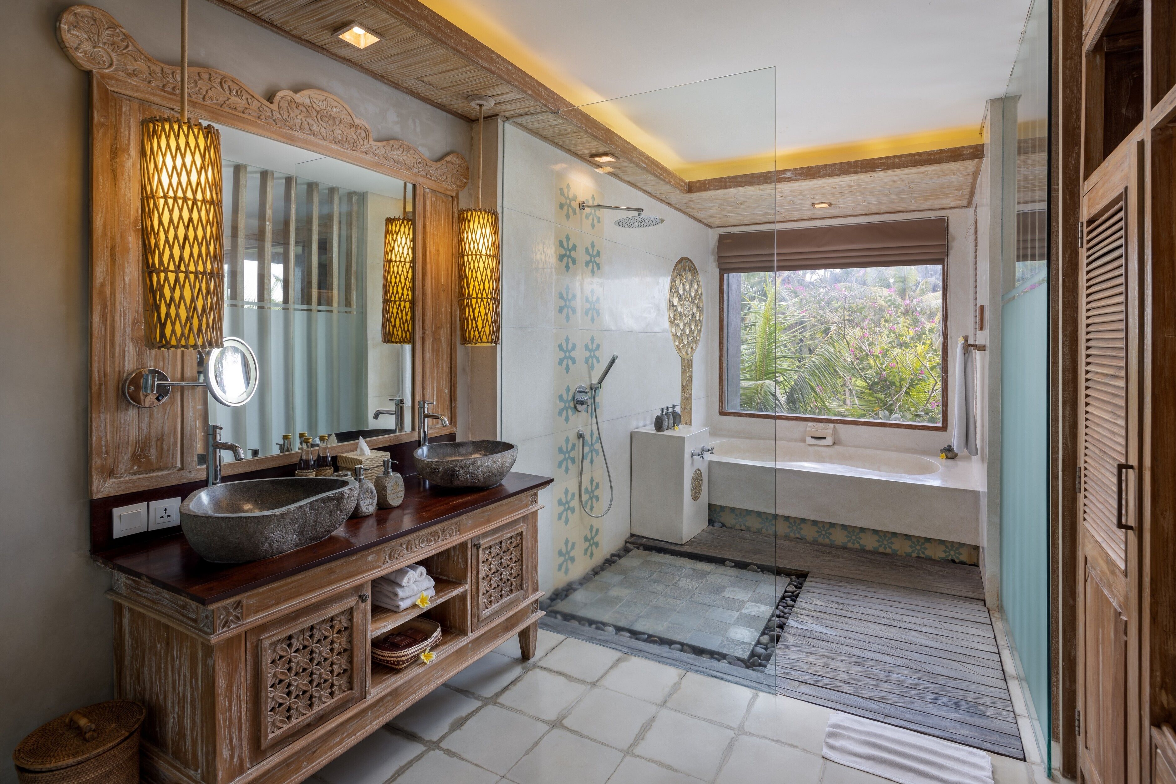 Separate bathtub and shower, deep-soaking bathtub, bathrobes, slippers