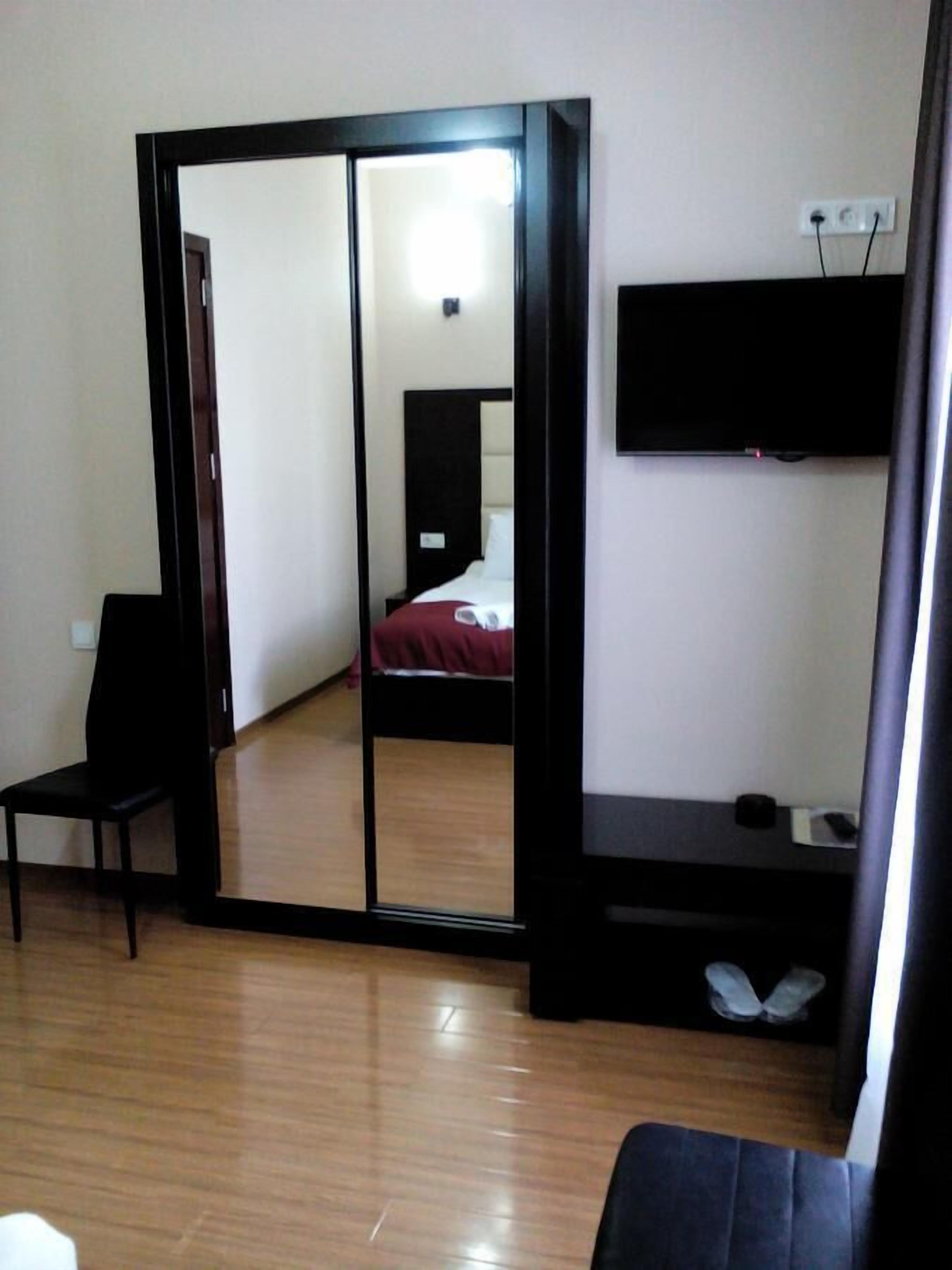 Habitación básica doble | Tabla de planchar con plancha y wifi gratis 