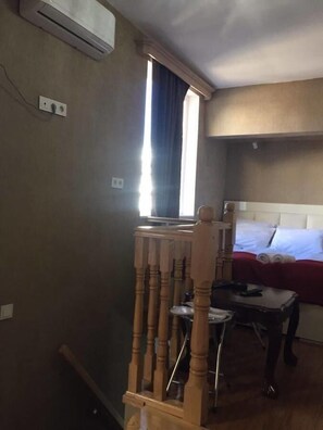 Design Room with balcony | Seterika/papan seterika, Wi-fi percuma 