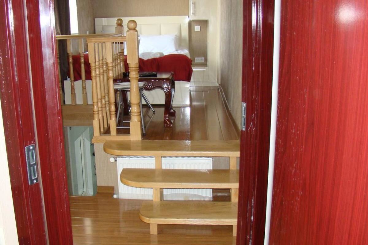 Design Room with balcony | Iron/ironing board (on request), WiFi (free)