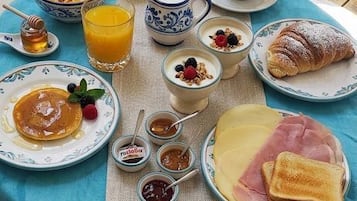 Café da manhã diário mediante uma taxa