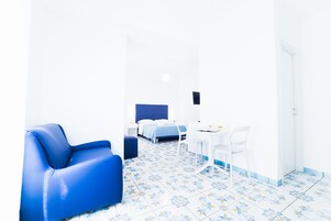 Family Room | Egyptian cotton sheets, premium bedding, in-room safe, desk