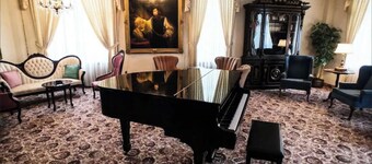 Deluxe Queen Room in Minneapolis Boutique Hotel