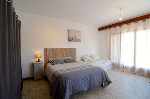 5 bedrooms, iron/ironing board, free WiFi, bed sheets - VILLA MONTGÓ (L'Escala)