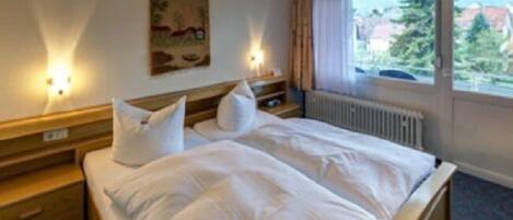 Desk, cribs/infant beds, free WiFi, bed sheets