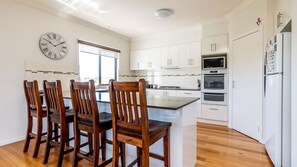 Fridge, microwave, oven, stovetop - Surfside Lakeviews - Free Wifi (Inverloch)