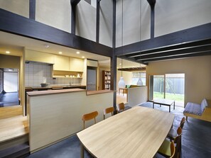 Traditional-Villa (Private) | Essbereich im Zimmer