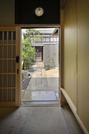 Interior entrance - Kyo no Ondokoro Nishijin Villa 5 (Kyoto)