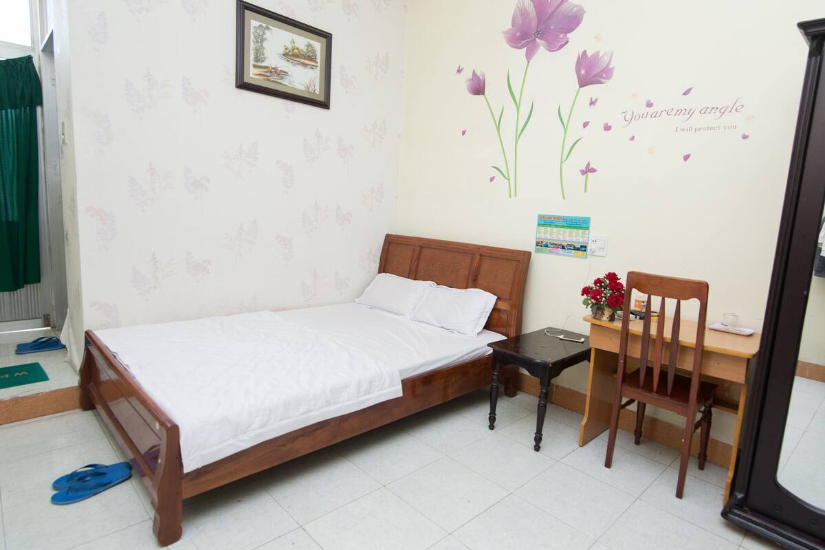 In-room safe, desk, soundproofing, free WiFi
