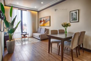Premium Apartment, 2 Bedrooms | Premium bedding, desk, soundproofing, iron/ironing board