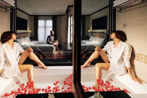 Hair dryer, slippers, towels, soap - Atelier Thao Dien (Ho Chi Minh City)