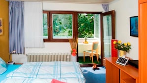 Economy Double or Twin Room | Individually furnished, desk, laptop workspace, blackout drapes - Hotel An der Sauer (Minden)
