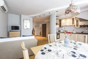 Deluxe Duplex | Living area