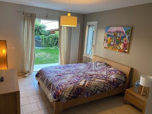 2 bedrooms, iron/ironing board, travel cot, free WiFi