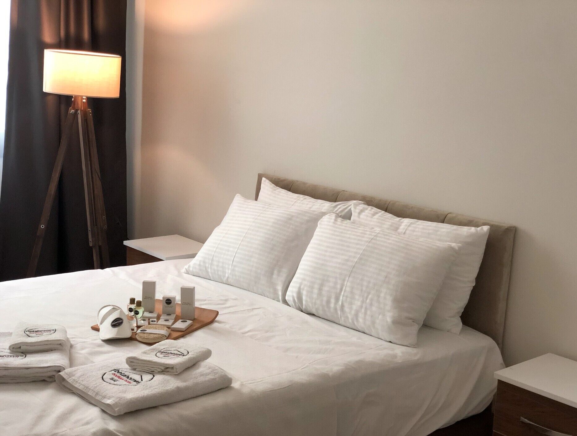 15 bedrooms, minibar, desk, laptop workspace