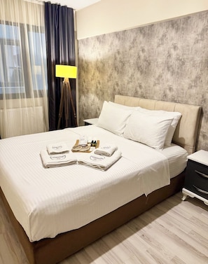 2 habitaciones, minibar, escritorio y espacio para trabajar con laptop