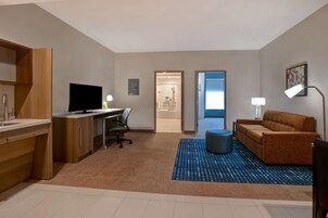 42-英寸纯平电视 （配备有线频道）、电视