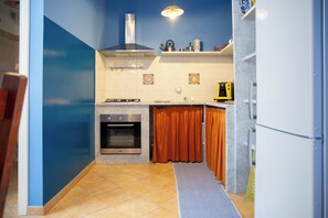 アパートメント 2 ベッドルーム | 専用キッチン | 大型冷蔵庫、電子レンジ、オーブン、コンロ