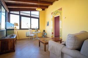 基础公寓, 1 间卧室 | 起居区 | 平板电视