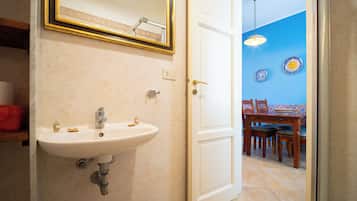 Appartement, 2 chambres | Salle de bain