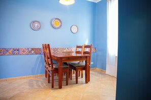 Lägenhet Basic - 1 sovrum | Eget kök | Stort kylskåp, mikrovågsugn, ugn och spishäll