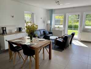 49-英寸纯平电视（配备卫星频道）、智能电视、Netflix