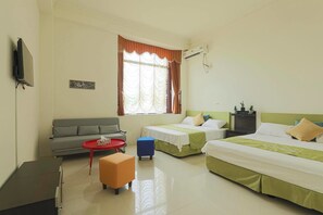 Phòng 4 | Bàn, màn/rèm cản sáng, truy cập Internet không dây miễn phí 