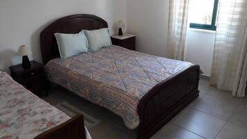 1 bedroom, travel cot, free WiFi, bed sheets
