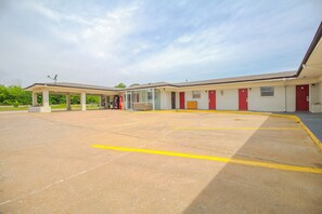 Exterior - OYO Hotel McAlestar OK S Main St (McAlester)