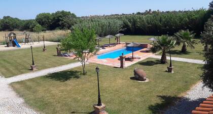 House overlooking the pool, ideal for families.