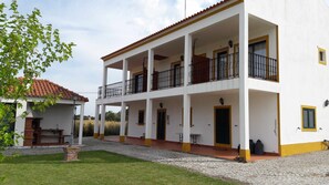 Exterior - House overlooking the pool, ideal for families. (Vimieiro)