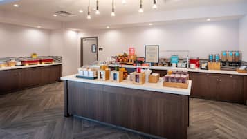 包含每日自助早餐