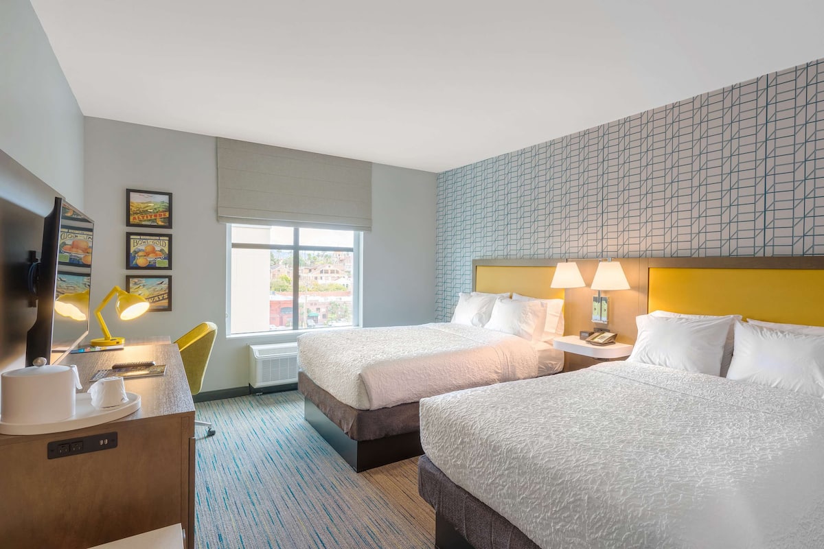 Hypo-allergenic bedding, in-room safe, desk, laptop workspace