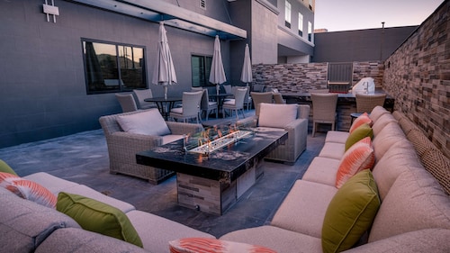 Hampton Inn Riverside Downtown