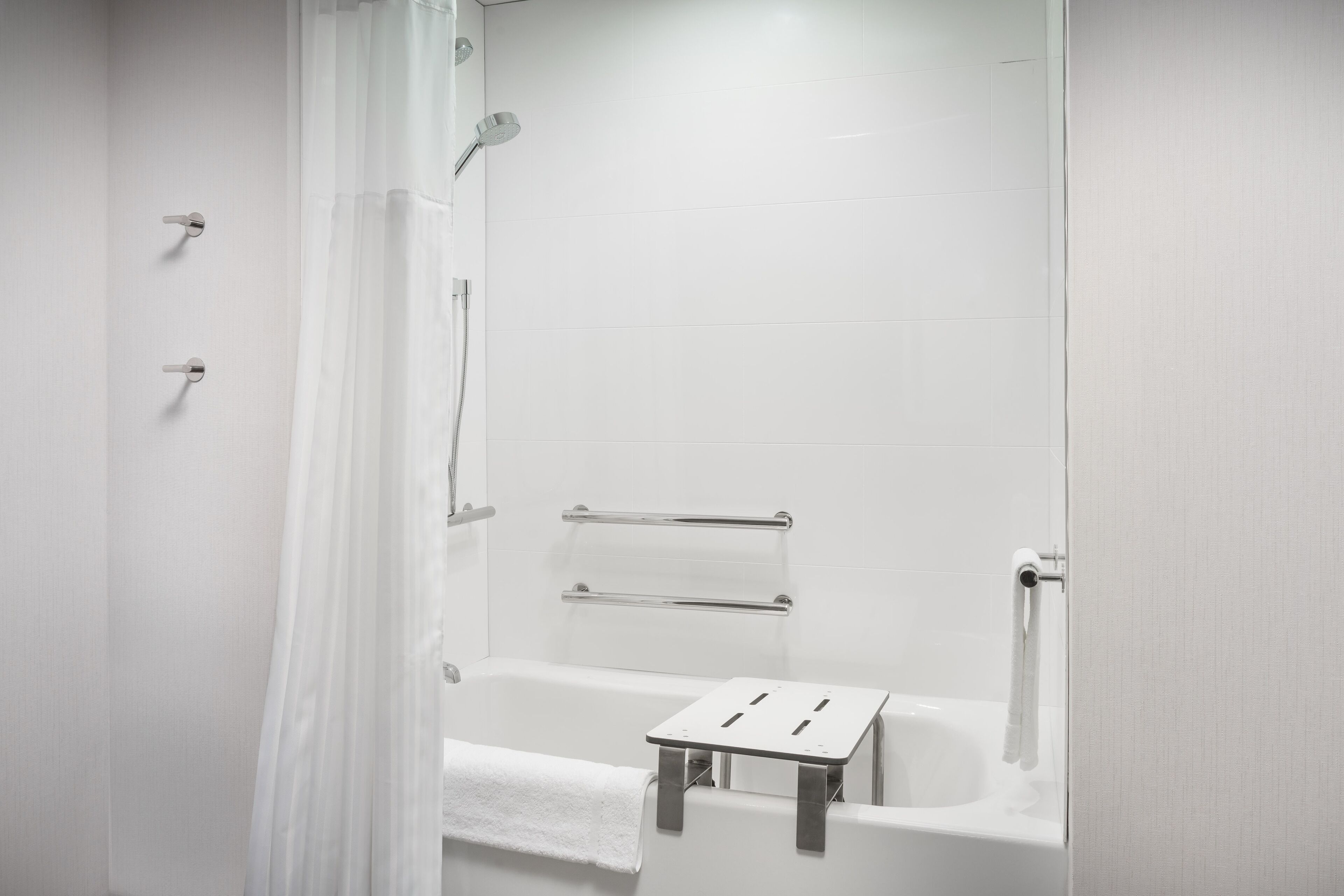 eco-friendly toiletries, towels