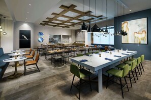 Dinner served, American cuisine - Hilton Garden Inn Sunnyvale (Sunnyvale)