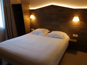 Comfort-dobbeltværelse | Individuelt design, individuel indretning, skrivebord, lydisolering